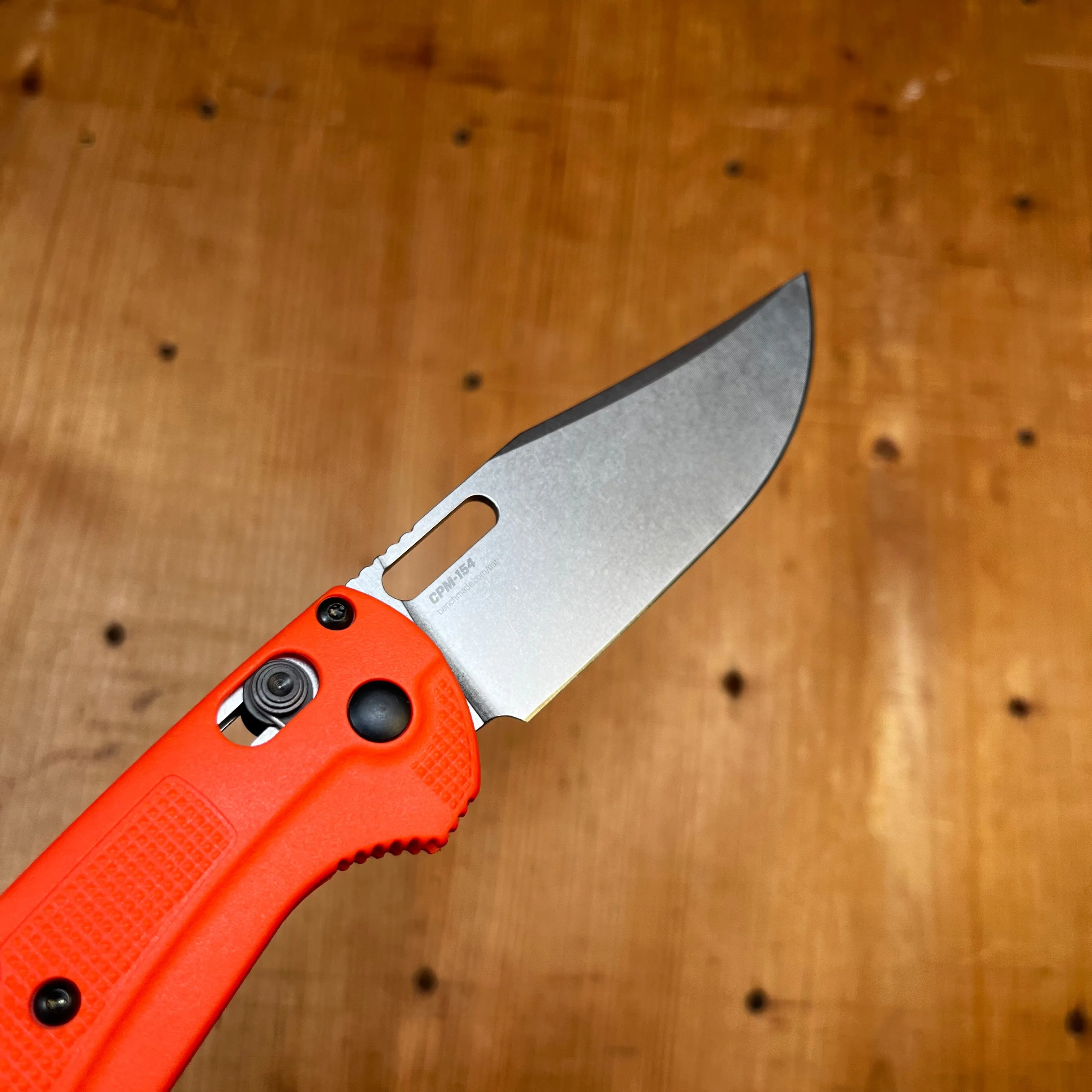 Benchmade 15535 Taggedout Clip Point CPM-154 AXIS Lock Orange Grivory Handle