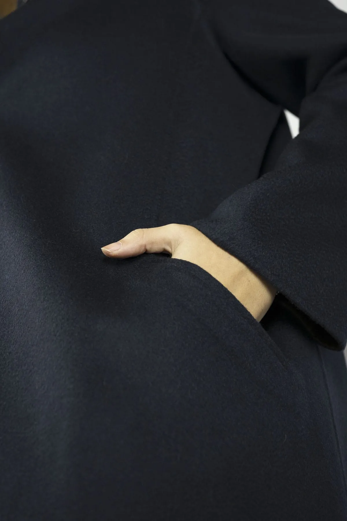 Coat in Cashmere Loropiana Black