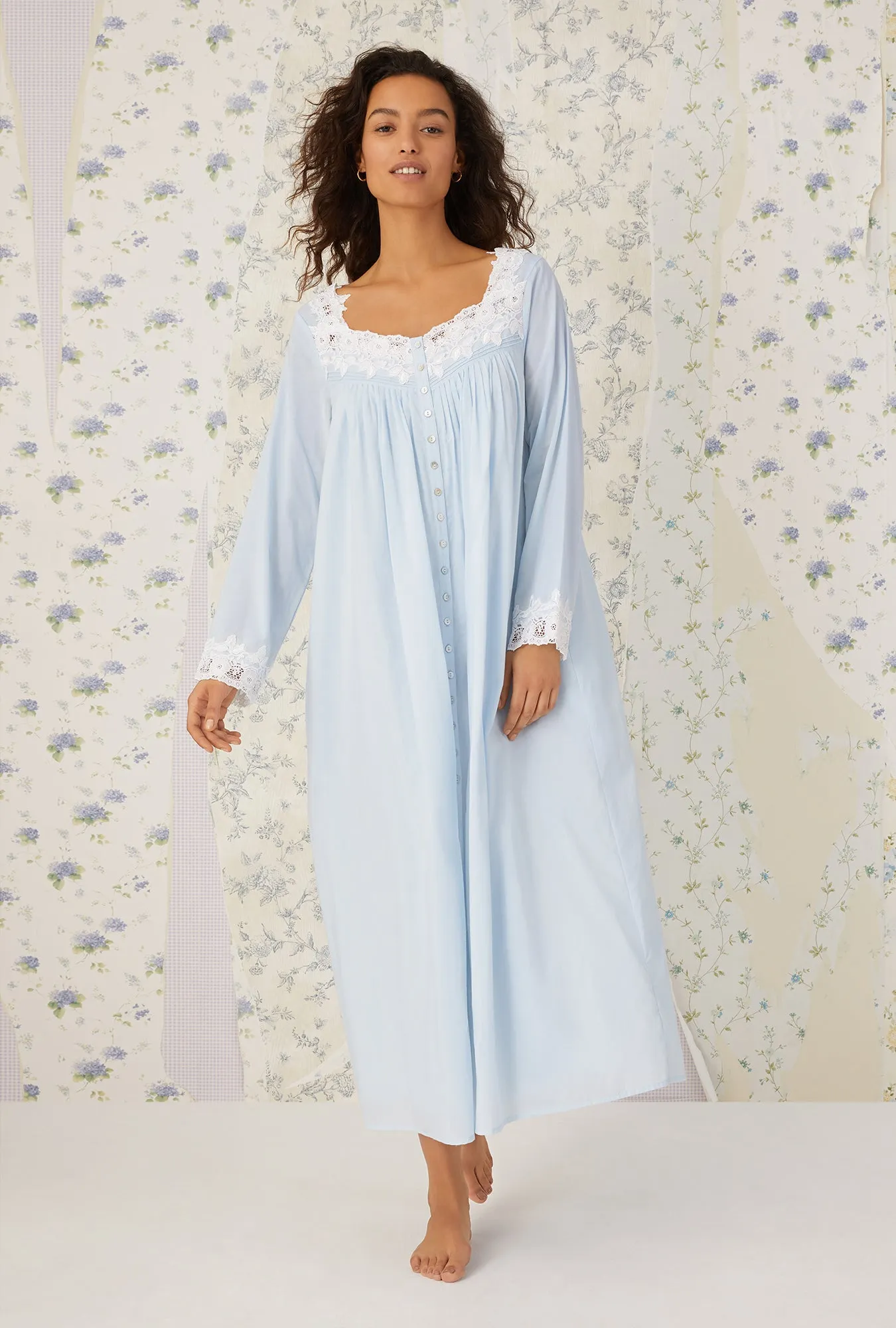 Florentine Lace Ballet Robe