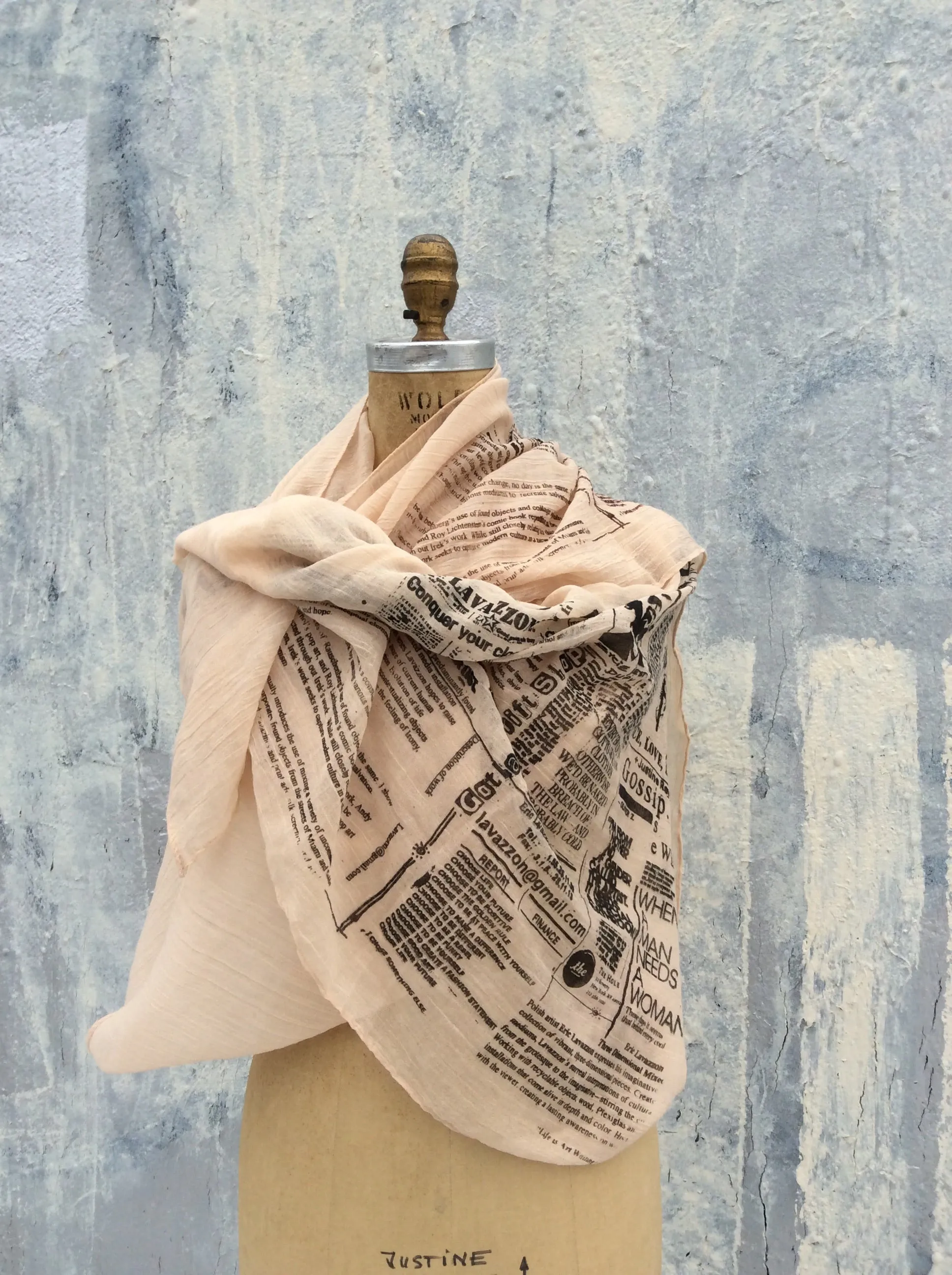 Lavazzon Newsprint light comfy cotton scarf