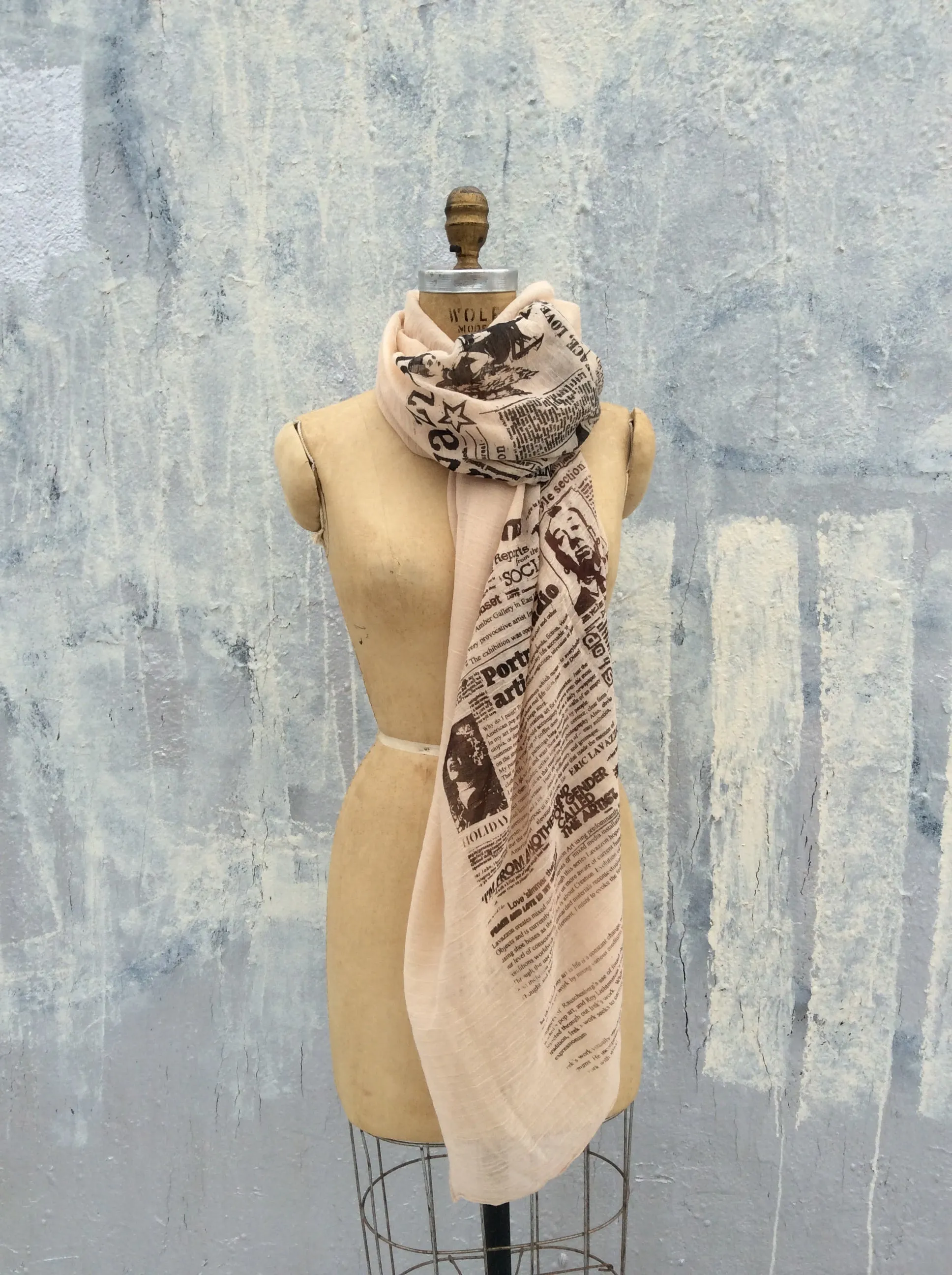 Lavazzon Newsprint light comfy cotton scarf