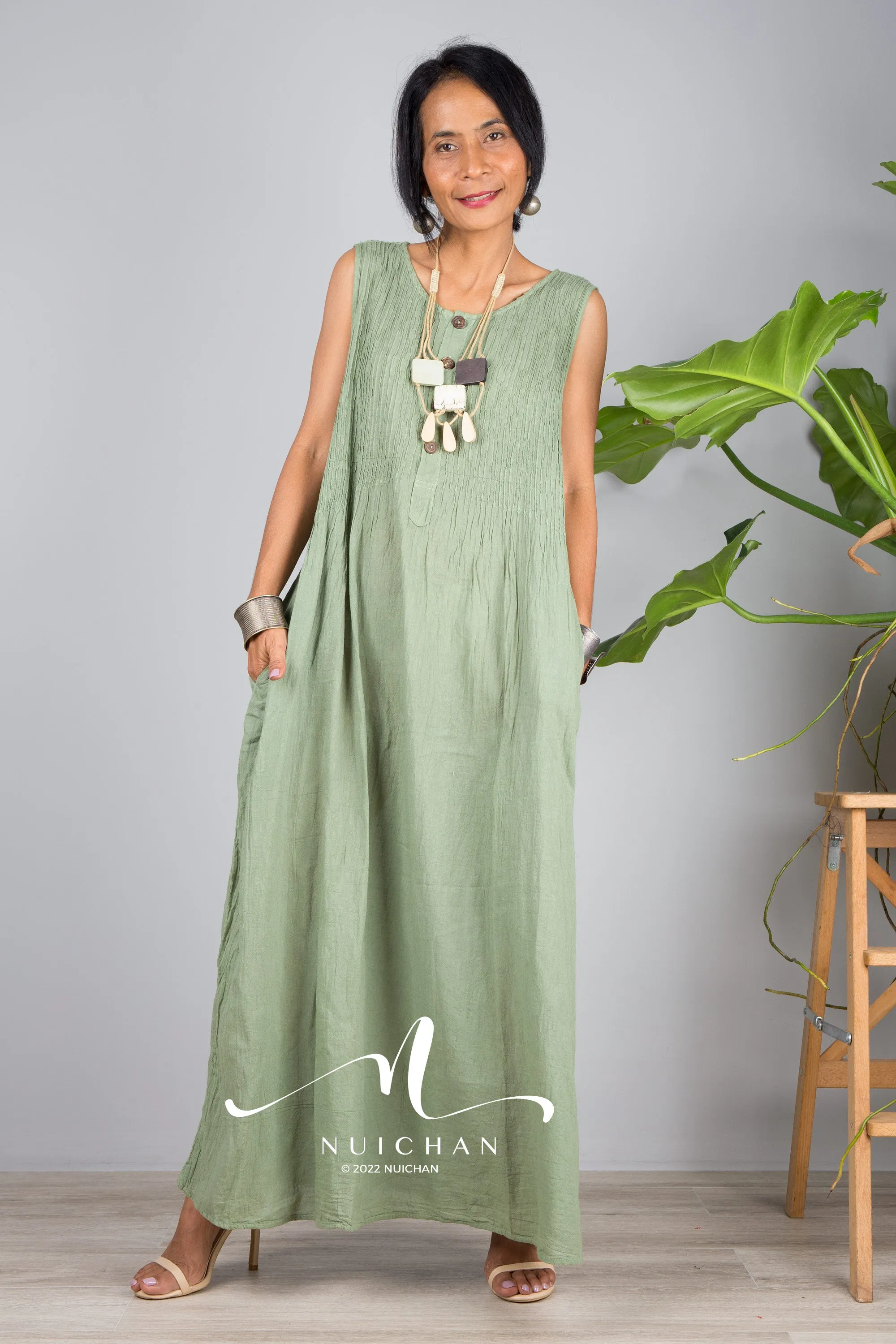 Sleeveless green cotton dress