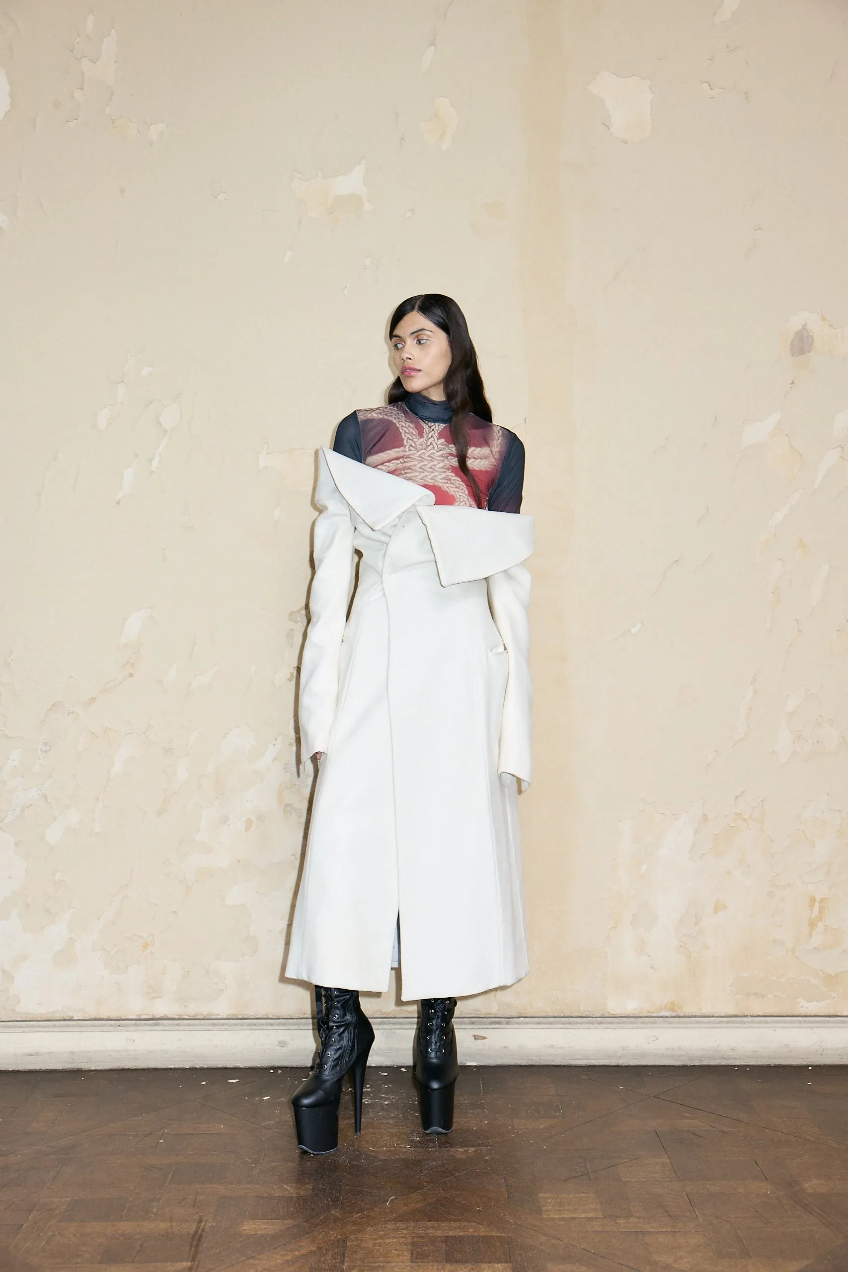 TRIUNVIRATO COAT OFF WHITE *PRE ORDER*